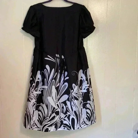 Liz Lange Maternity for Target Black & White Midi Short Sleeve Dress Size Medium - Picture 3 of 10